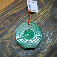 Mặt cacboncho đá Ruby Bát Quái.